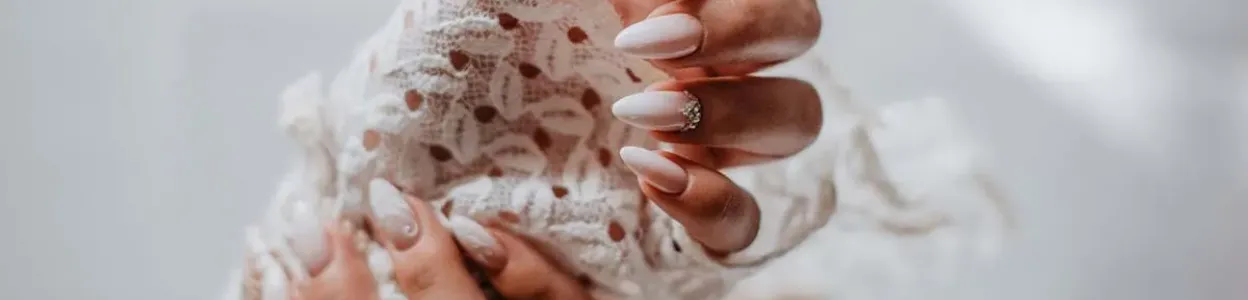 Ślubne paznokcie — poznaj kilka naszych inspiracji! 
